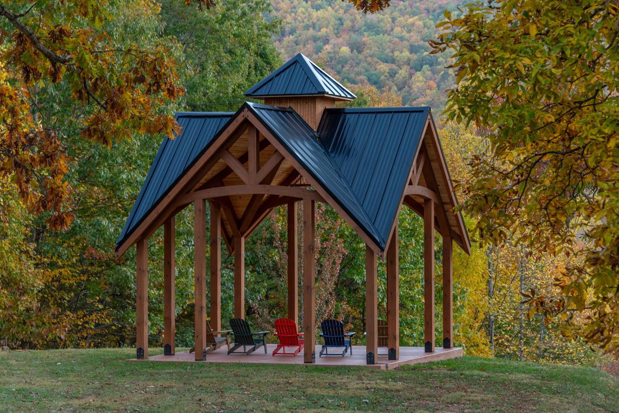 Engadine Inn And Cabins Candler Exterior photo