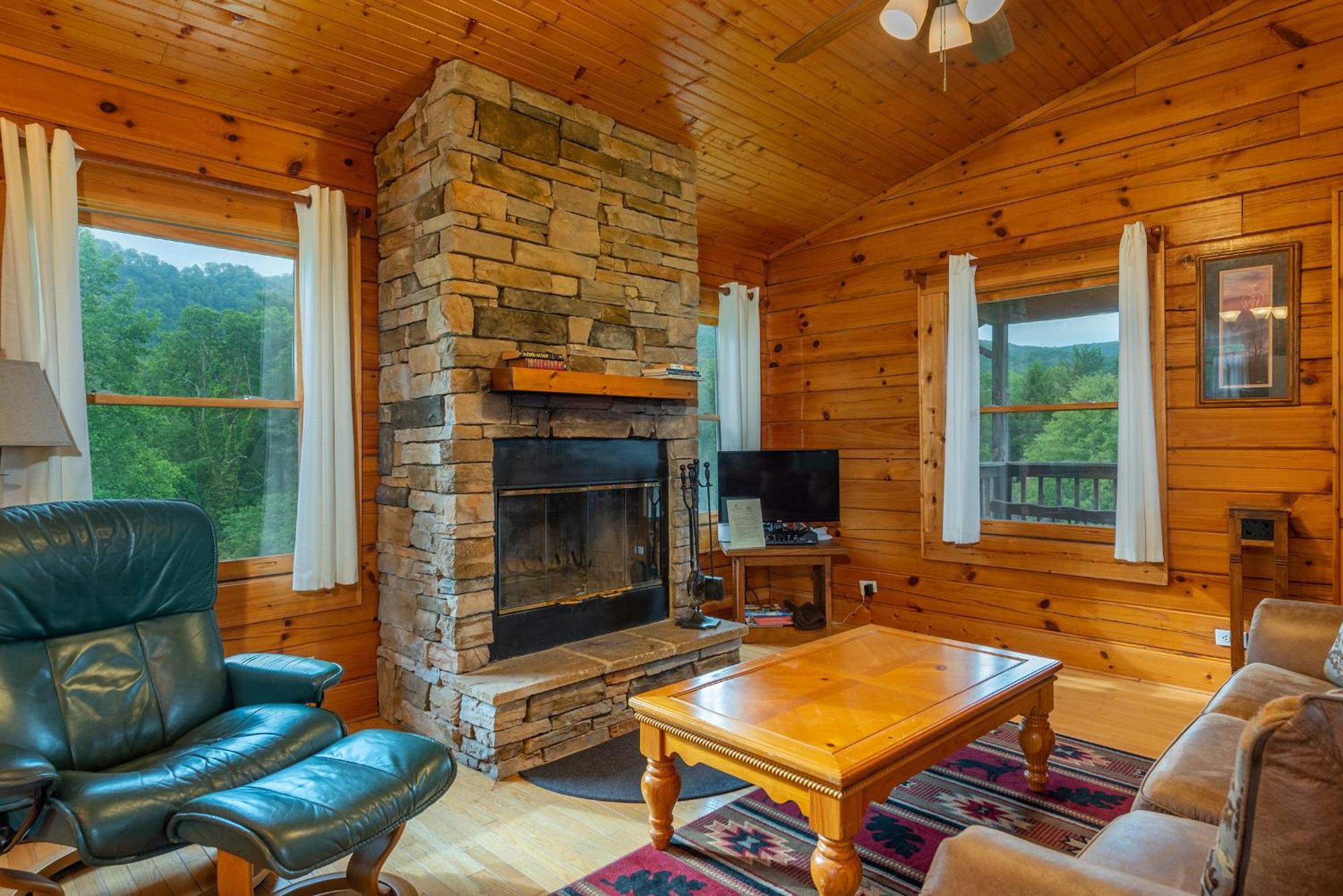 Engadine Inn And Cabins Candler Exterior photo