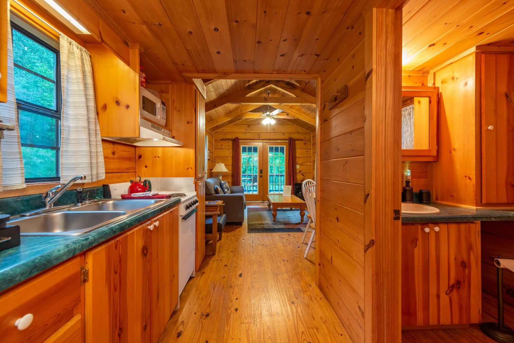 Engadine Inn And Cabins Candler Exterior photo