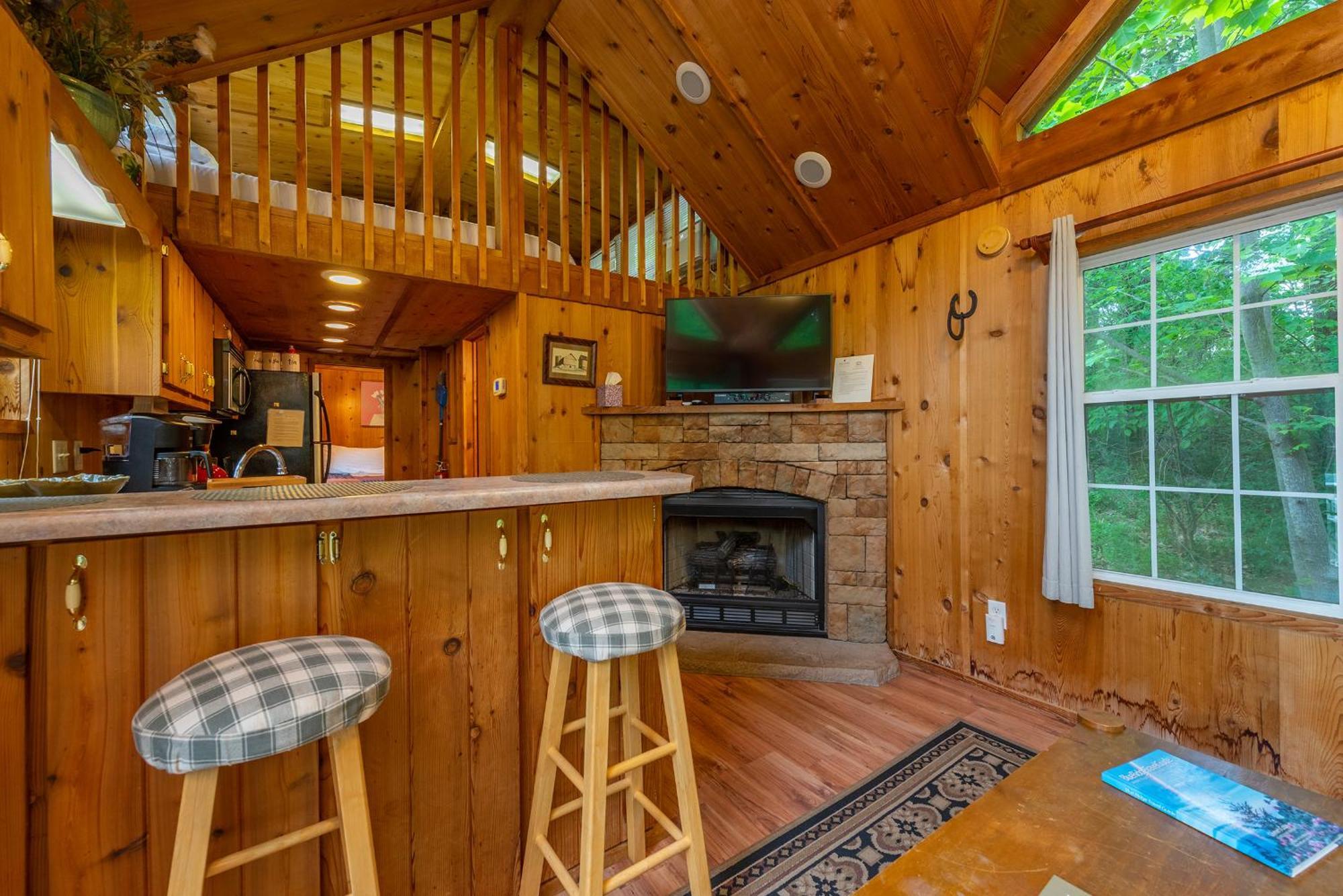 Engadine Inn And Cabins Candler Exterior photo