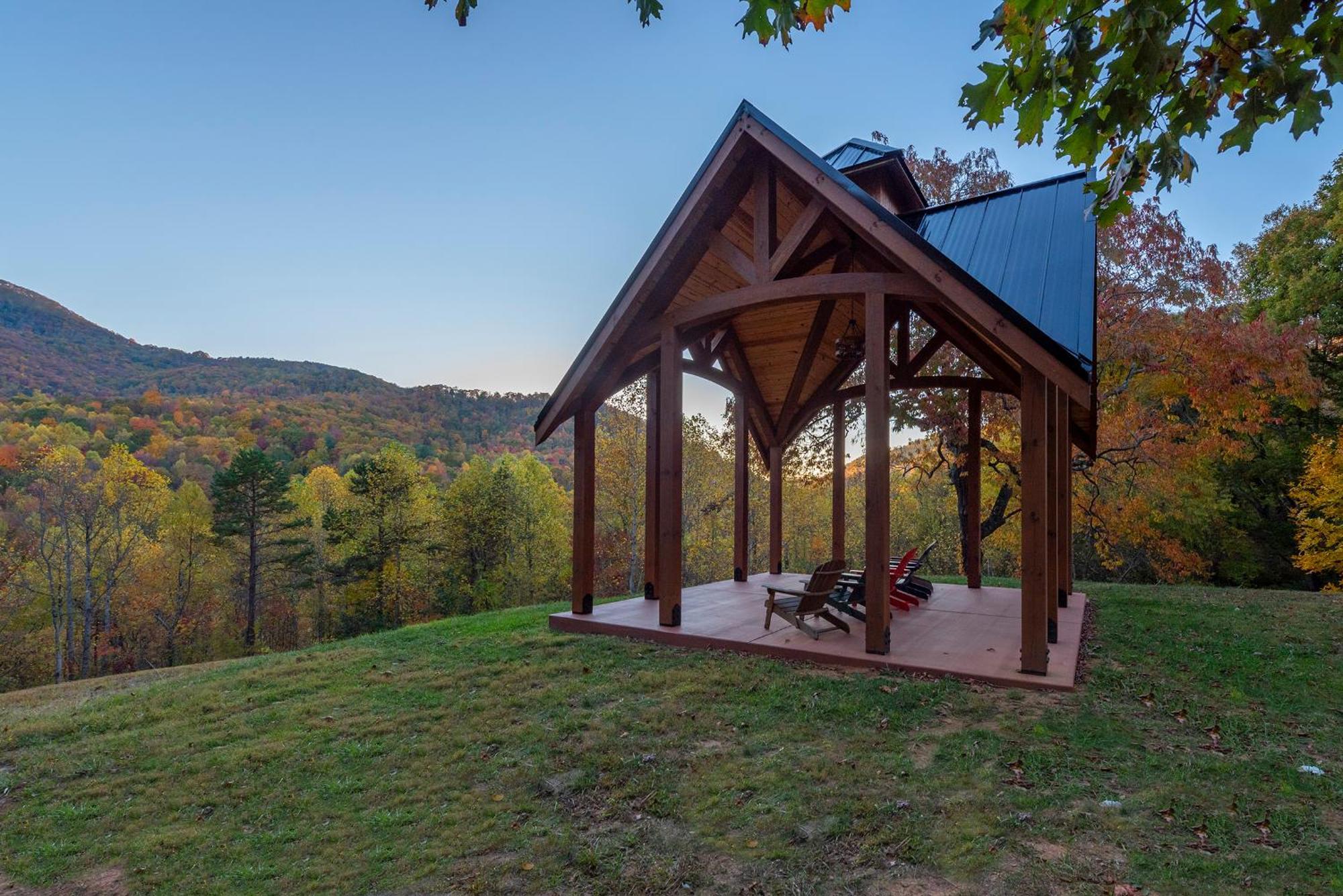 Engadine Inn And Cabins Candler Exterior photo
