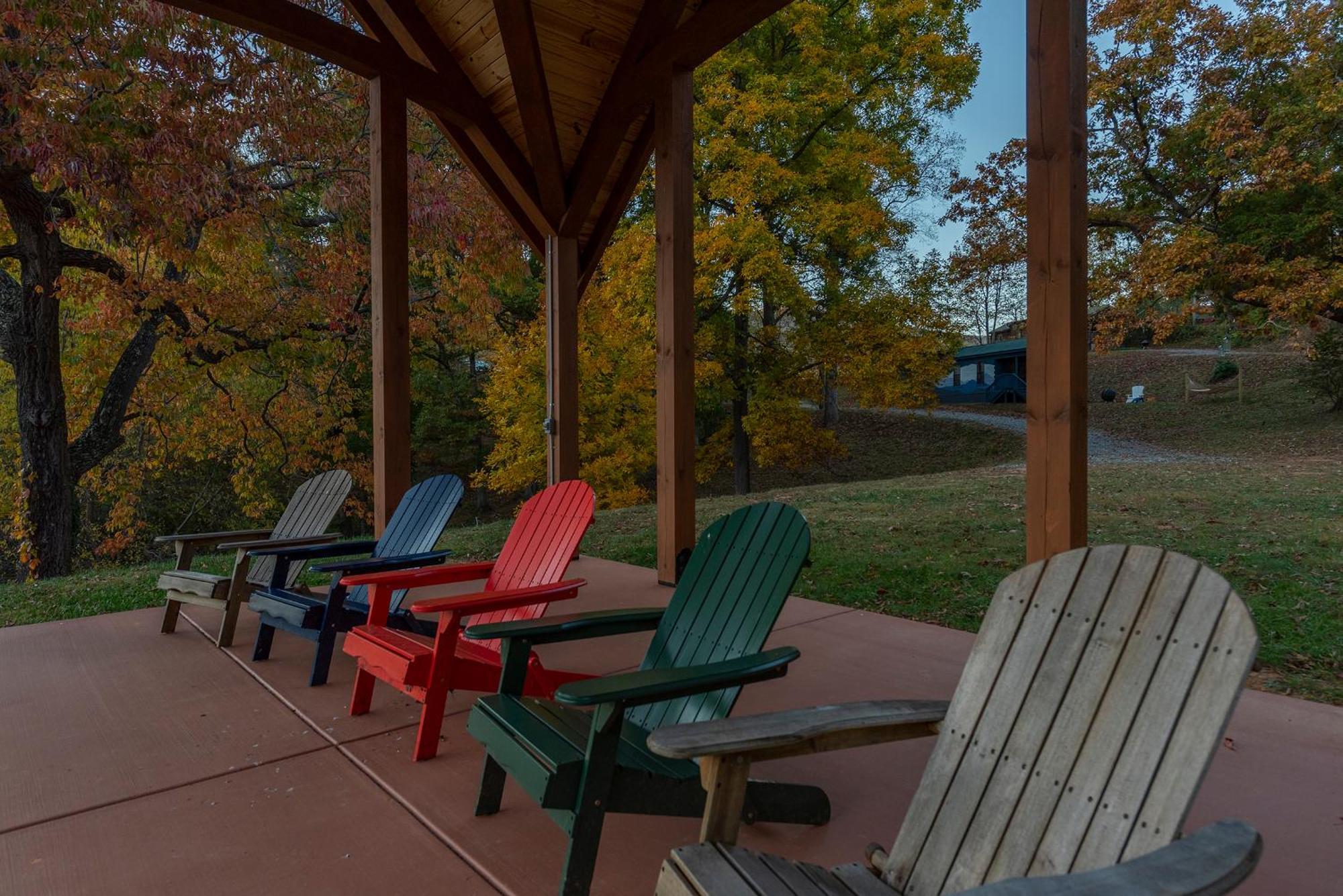 Engadine Inn And Cabins Candler Exterior photo